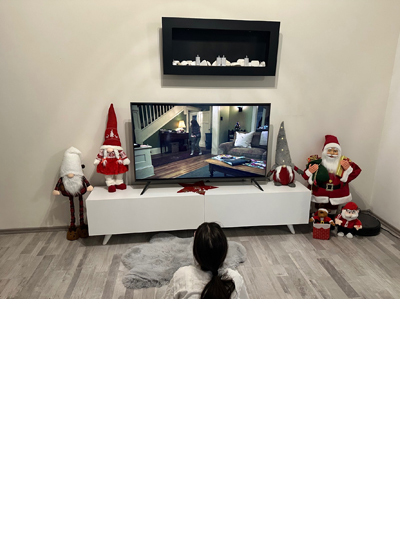LEYNA V2 TV stolík na nožičkách, biely