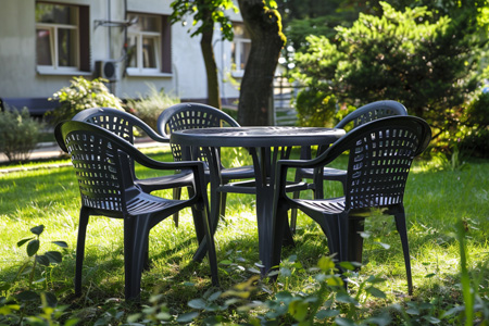 Plastový záhradný set.