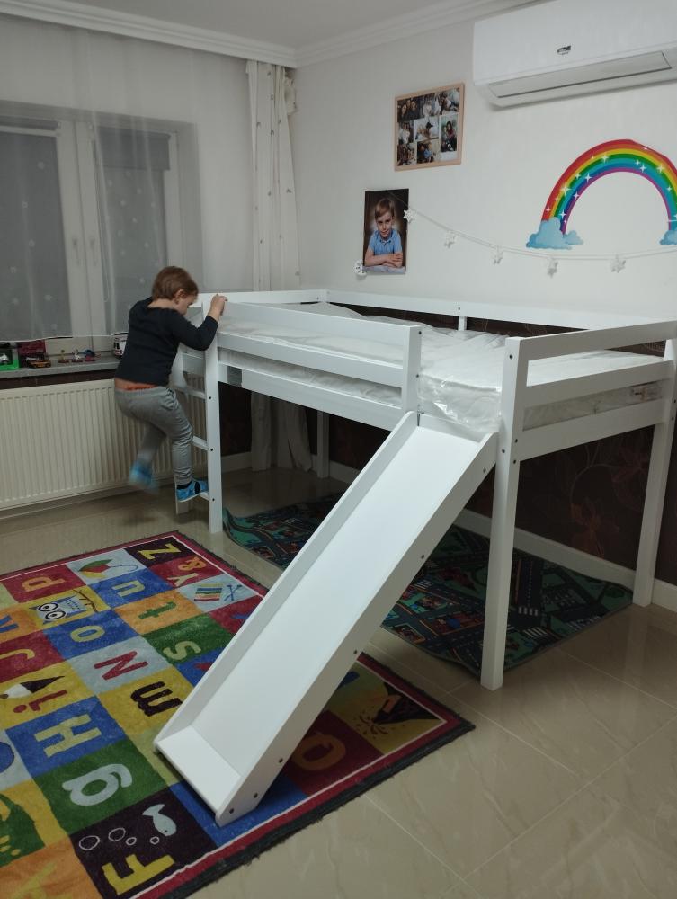 VYVÝŠENÁ DETSKÁ POSTEĽ SO ŠMÝKAČKOU SLIDE 90, BIELA